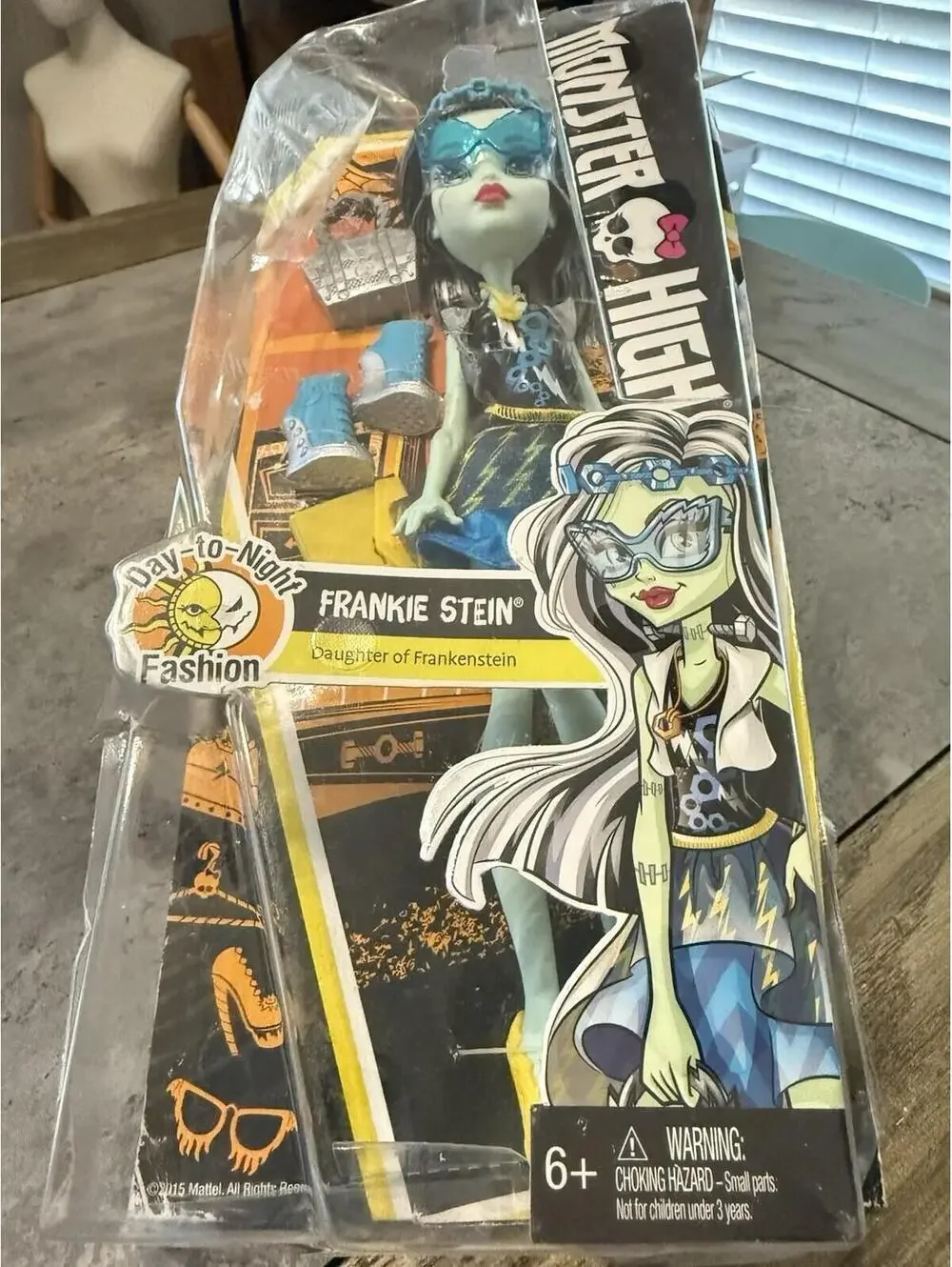 Monster High Day-To-Night Fashion Frankie Stein Doll Mattel DRL76 NIB Damaged‎